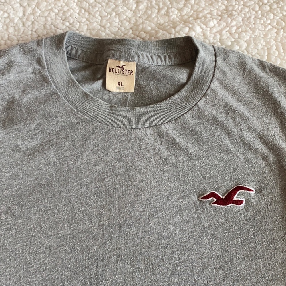 Boys Hollister T-shirt.